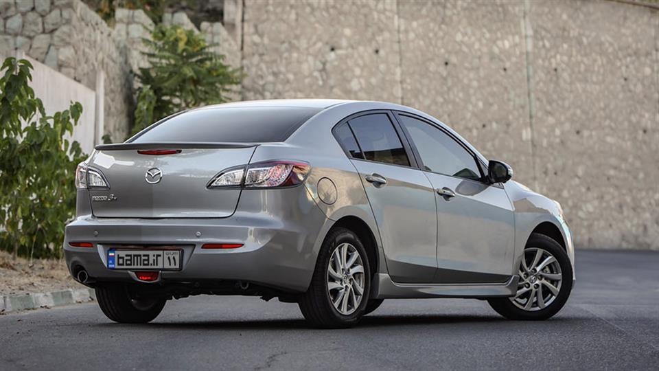 نمای عقب مزدا ۳ نیو